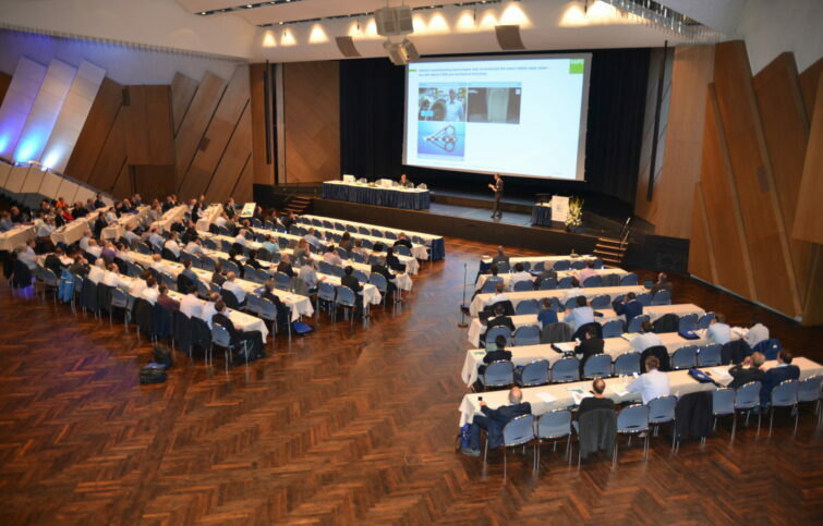 Prof. Franke auf dem MID-Kongress in Würzburg während eines Vortrags zum genannten Thema. | Quelle: Forschungsvereinigung 3-D MID e.V.