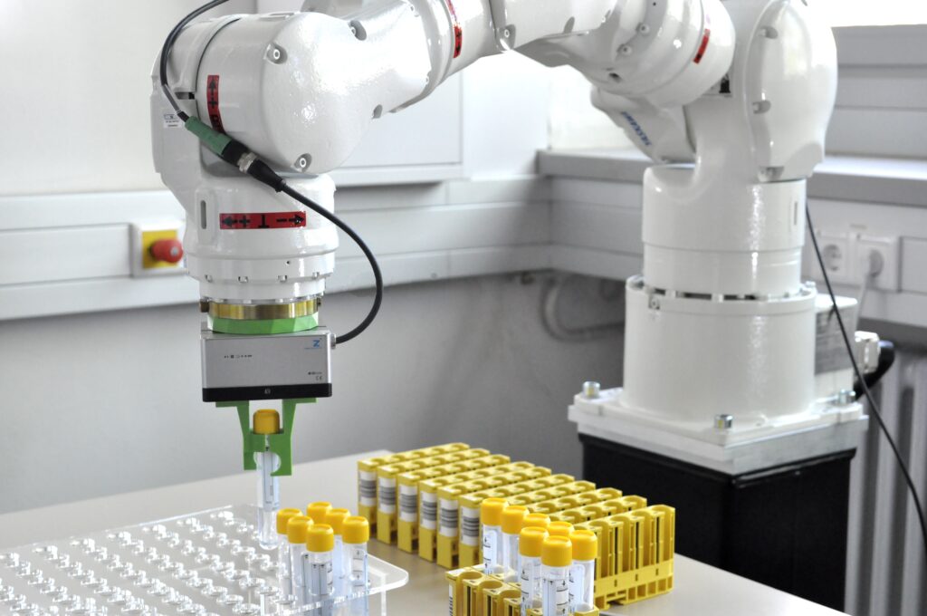 Optische Detektion relevanter Objekte zum flexiblen Einsatz des Robotersystems. | Quelle: FAPS Erlangen