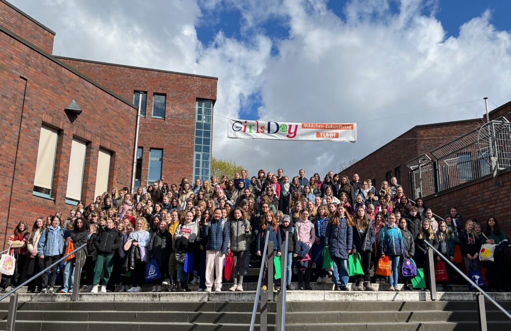 Bild 1: Schülerinnen zu Besuch an der TUHH am Girls‘Day | Quelle: IPMT Hamburg
