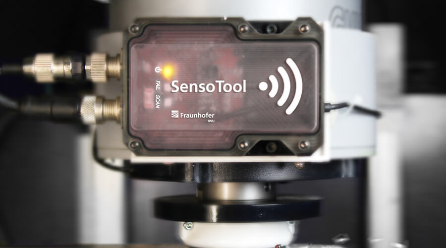 SensoTool ist ein „taktiles“ Werkzeug. Es registriert Prozessgrößen dort, wo sie auftreten – direkt an den Wendeschneidplatten des Fräskopfes. | Quelle: Fraunhofer IWU