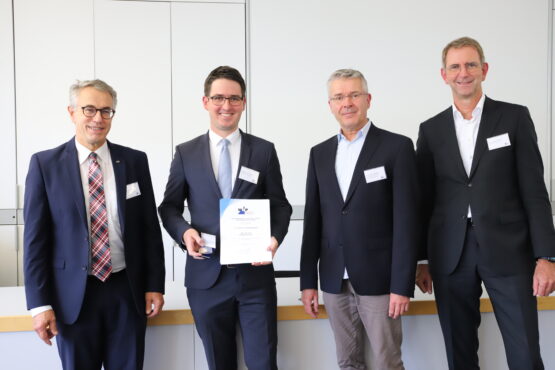 Contributed photo: Presentation of the Otto Kienzle Commemorative Medal, (from left to right) Prof. Mathias Liewald (Institute of Forming Technology IFU, University of Stuttgart), Dr. Michael Riesener (Machine Tool Laboratory WZL, RWTH Aachen), Prof. Jens P. Wulfsberg, President of WGP (Manufacturing Technology Laboratory LaFT University Hamburg), Prof. Günther Schuh (WZL Aachen) Source: Maxim Beck, IFU Stuttgart