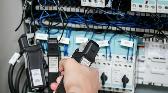 Bild2: Energiemessung an Werkzeugmaschine | Quelle: Institut für Werkzeugmaschinen und Betriebswissenschaften (iwb), TU München